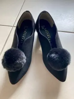 ブラック ポンポン付きパンプス Mサイズ