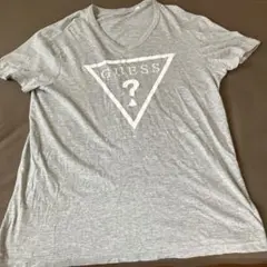 GUESS トライアングルロゴ Vネック Tシャツ グレーのサムネイル