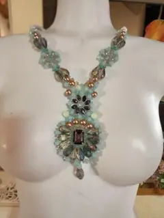 アビステ　ビンテージ風アクアブルーとゴールドネックレス