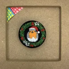 くるみボタン刺繍　ヨーロッパコマドリとリース