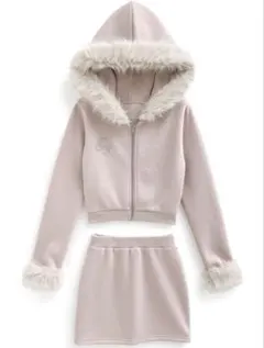 ファー付きパーカー×ミニスカートスウェットセットアップ