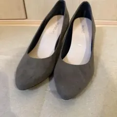 パンプス　グレージュ　スエード