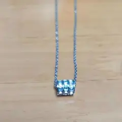 シルバークリスタルペンダントネックレス