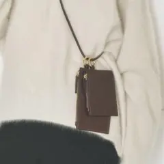 ボナベンチュラ ノブレッサ ストラップ付きジップカードホルダー 