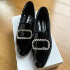 Manolo Blahnik ✨マロノブラニク　ビジュー付ローファーのサムネイル