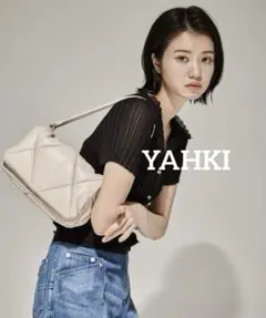 【美品】ヤーキ　ショルダーバッグ　クロスロボディバッグ　ホワイトベージュ