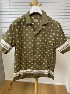 MONCLER Mロゴ 総柄 半袖シャツ カーキ - メルカリ