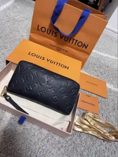 美品　正規品　新型　アンプラント　ジッピーウォレット　ブラック