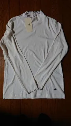 【新品未使用】クロコダイルフリル付きハイネック長袖Tシャツ