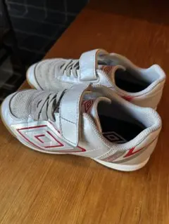 Umbro フットサルシューズ ホワイト　レッド　18センチ