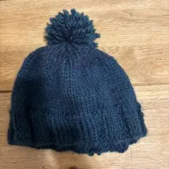 ダークブルー ポンポン付きニット帽