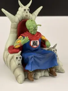 ドラゴンボール フィギュア ピッコロ大魔王 椅子付き　ハイクオリティキーホルダー