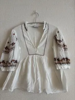 ZARA 刺繍入りホワイトブラウス XS