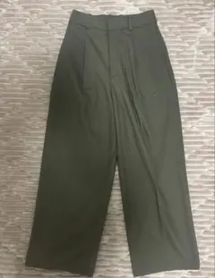 [美品] ユニクロ ワンタックワイドパンツ カーキ S 裾上げあり