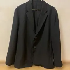 黒いテーラードジャケット シングルボタン