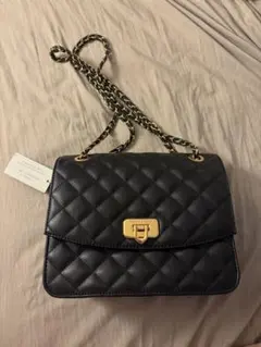Charles & Keith キルティング チェーンショルダーバッグ