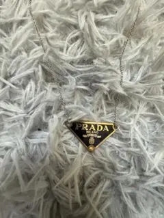 PRADA トライアングルロゴ ネックレスのサムネイル