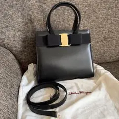ヴァラリボン ハンドバッグ レザー ブラック 2WAY サルヴァトーレフェラガモ