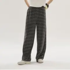 新品タグ付き emmi ロゴパイルイージーパンツのサムネイル