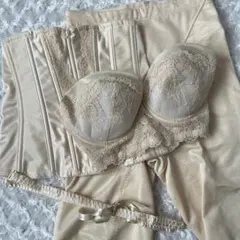 FOUR SIS & Co.フォーシスアンドカンパニー ブライダルインナー