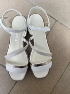 Diana ホワイト&ゴールドサンダル