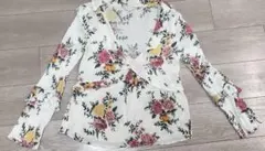 American Eagle Outfitters 花柄トップス Sのサムネイル