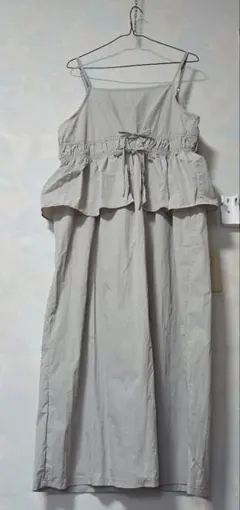 キャミワンピース ペプラムデザイン グレージュ