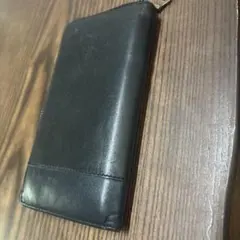 黒いレザー長財布 ゴールドジッパー