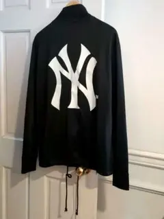 majestic ニューヨークヤンキース　ビックロゴ　コーチジャケット
