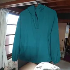 美品UNIQLO ポケッタブルUVパーカー M、