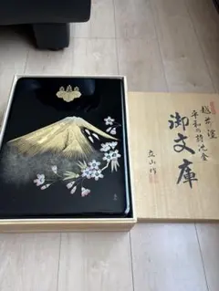 Item thumbnail for item 5b2d1346-f759-48be-bd75-c6b723eaa99c