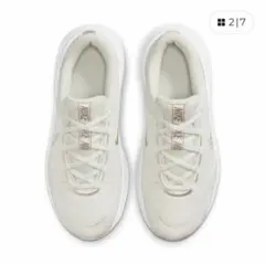 NIKE スニーカー　ウィメンズ レジェンド エッセンシャル