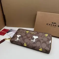 新品 COACH スヌーピー 長財布 y4
