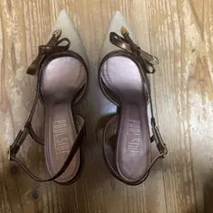 ベージュ ポインテッドトゥパンプス リボン付き結婚式