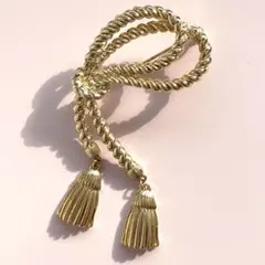 ゴールド ツイストロープ ブローチ タッセル付き