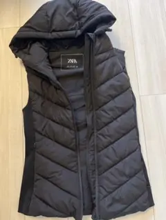 ZARA 黒 キルティングダウンベスト