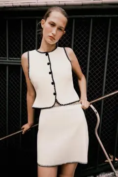 ZARA⭕️人気完売　新品　コントラスト刺繍ニットベスト　ノースリーブトップス　S