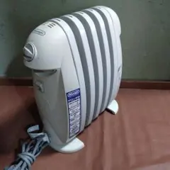 デロンギオイルヒーターTRN0505J Amazon | DeLonghi オイルラジエターヒーター 小型L字型フィン5枚 【1