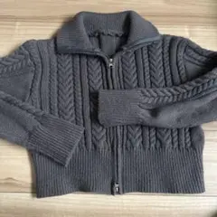 グレー ケーブルニット ジップアップ セーター