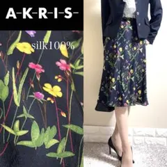 美品！AKRIS アクリス　シルク100 ボタニカルフラワースカート 黒　38Mのサムネイル