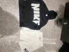 NIKE フード付きトレーナーとショートパンツセット