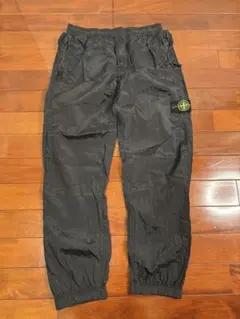 STONE ISLAND ナイロンメタル ブラックカーゴパンツのサムネイル