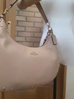 Coach ベージュレザーショルダーバッグ
