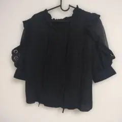 イング　フリル付きブラック半袖ブラウス M