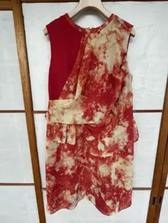VIVIENNE TAM ノースリーブ ひざ丈ワンピースのサムネイル