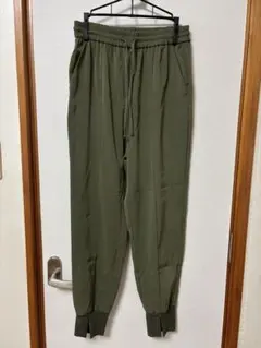 【値下げ】オリーブ色 ジョガーパンツ ウエストゴム グリーン ボトムス
