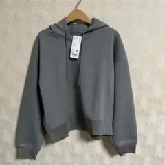 新品　タグ付　未使用　ユニクロ　UNIQLO パーカー　トップス　グレー