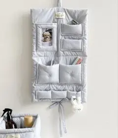 スリコ　スリーコインズ　3coins モコモコウォールポケット　もこもこ　ブルー