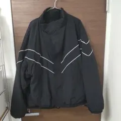 黒のナイロンジャケット ホワイトライン入り
