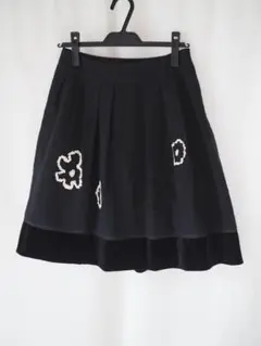 TO BE CHIC トゥー ビー シック★お花ビジュー　ドッキングスカート